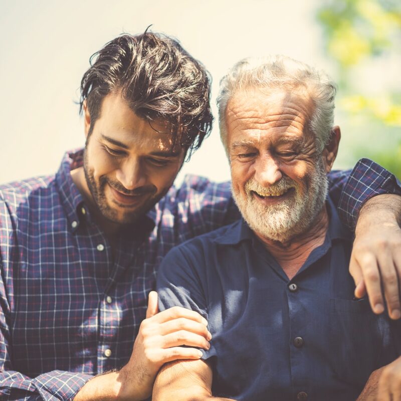 Uomo anziano con buona attività cognitiva